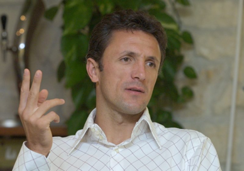 Gică Popescu a rămas fără permis şi a fost amendat cu 1.005 lei Gică Popescu a rămas fără permis şi a fost amendat cu 1.005 lei