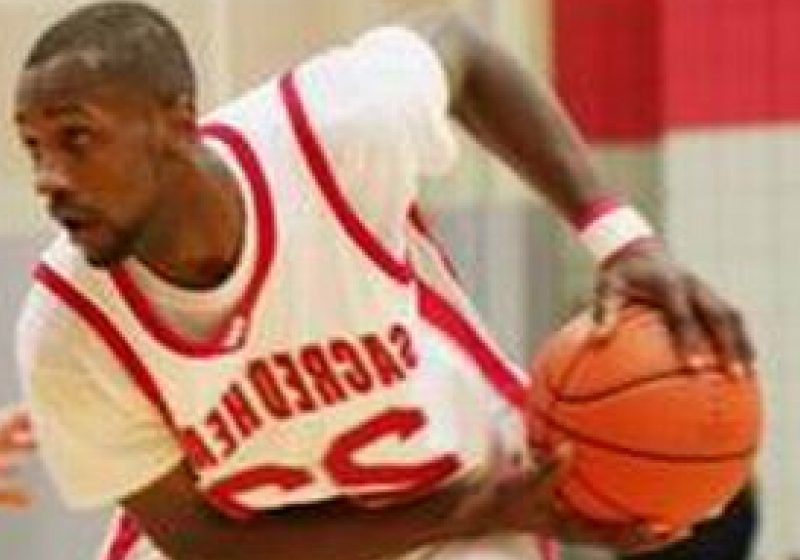 Baschetbalist american de la CSS Giurgiu, internat în comă la spital. Sportivul a murit după operaţie Baschetbalist american de la CSS Giurgiu, internat în comă la spital. Sportivul a murit după operaţie