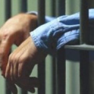 Tânăra din Văleni care şi-a ucis copilul nou născut a fost condamnată la 8 ani de închisoare Tânăra din Văleni care şi-a ucis copilul nou născut a fost condamnată la 8 ani de închisoare