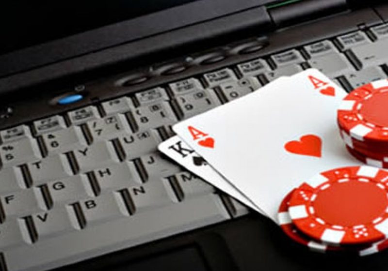 Legislaţia din România permite organizarea tuturor tipurilor de jocuri de noroc online, însă nu există norme de aplicare