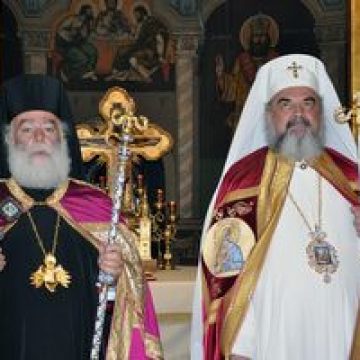 Mii de credincioşi, la slujba de canonizare a Mitropolitului Andrei Şaguna Mii de credincioşi, la slujba de canonizare a Mitropolitului Andrei Şaguna