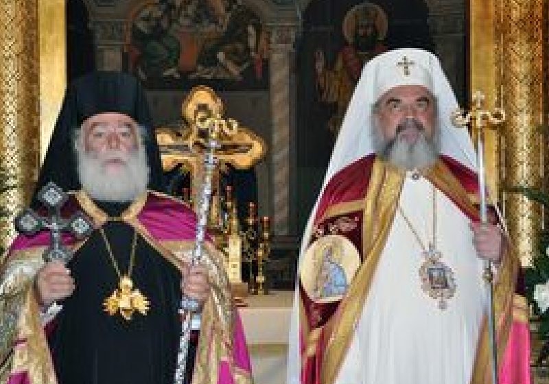 Mii de credincioşi, la slujba de canonizare a Mitropolitului Andrei Şaguna Mii de credincioşi, la slujba de canonizare a Mitropolitului Andrei Şaguna
