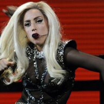 Moment artistic Marylin Monroe: Lady Gaga la concertul fundaţiei William J. Clinton