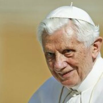 Benedict XVI anunţă ‘un an al credinţei’