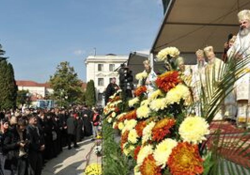 Mii de oameni asistă la slujba liturgică oficiată cu prilejul prăznuirii hramului Sf. Parascheva