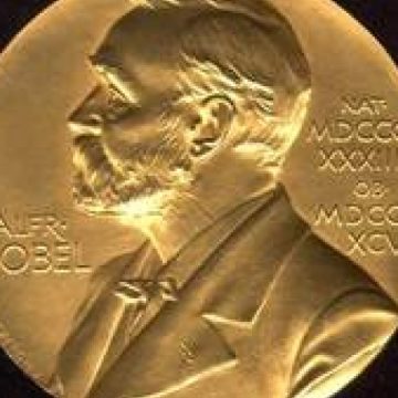 Premiul Nobel pentru Fizică, atribuit lui Saul Perlmutter, Brian Schmidt şi Adam Riess Premiul Nobel pentru Fizică, atribuit lui Saul Perlmutter, Brian Schmidt şi Adam Riess