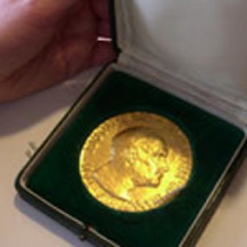Premiul Nobel pentru Medicină revine cercetătorilor Beutler, Hoffman şi Steinman