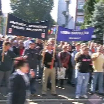 Baia Mare: Angajaţii Societăţii Romplumb au ieşit, din nou, în stradă Baia Mare: Angajaţii Societăţii Romplumb au ieşit, din nou, în stradă