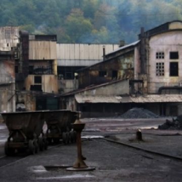 Baia Mare: "Vrem să muncim" au scandat azi în faţa Prefecturii peste 300 de angajaţi ai Societăţii Romplumb Baia Mare: "Vrem să muncim" au scandat azi în faţa Prefecturii peste 300 de angajaţi ai Societăţii Romplumb
