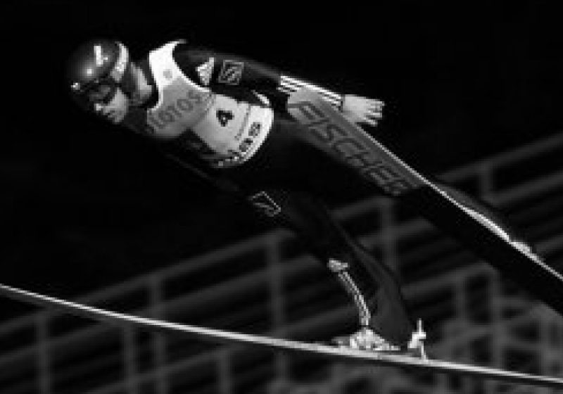 Rusul Pavel Karelin, campion la sărituri cu schiurile, a murit într-un accident rutier Rusul Pavel Karelin, campion la sărituri cu schiurile, a murit într-un accident rutier