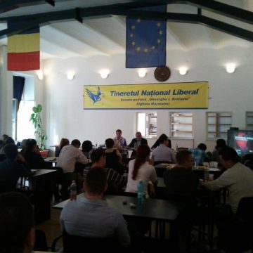 Sighet: Personalităţi politice prezente la Scoala liberală Gh. I . Brătianu Sighet: Personalităţi politice prezente la Scoala liberală Gh. I . Brătianu