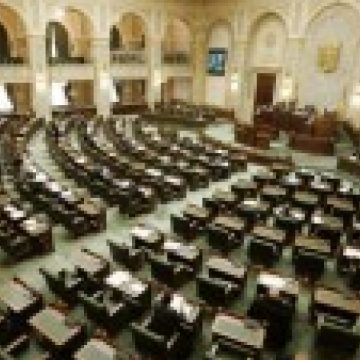 Senatorii au respins iniţiativa legislativă privind consacrarea zilelor de 21 martie şi 6 mai ca sărbători legale