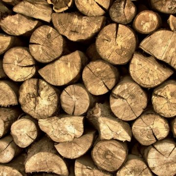Sighetenii se pregătesc de iarnă: printre blocuri, în garaje, în balcoane sau în faţa uşilor, găsim stivuite gramezi de lemne Sighetenii se pregătesc de iarnă: printre blocuri, în garaje, în balcoane sau în faţa uşilor, găsim stivuite gramezi de lemne
