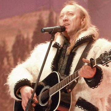 Ştefan Hruşcă revine în decembrie într-un concert de colinde Ştefan Hruşcă revine în decembrie într-un concert de colinde