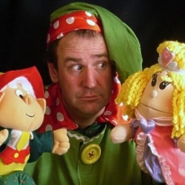 Baia Mare: Teatru de păpuşi ”Sul treno Firenze-Milano” pentru copiii băimăreni, regizat de o voluntară din Italia