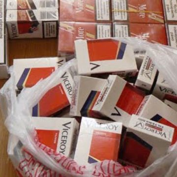 Bagaje de mână pline cu ţigări Bagaje de mână pline cu ţigări