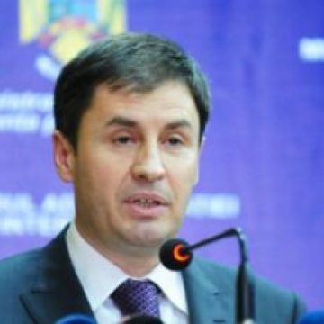 Ministrul Traian Igaş promite absolvenţilor Academiei de Poliţie că vor fi angajaţi imediat în structurile MAI