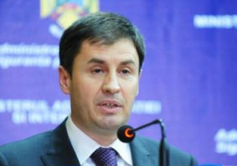 Ministrul Traian Igaş promite absolvenţilor Academiei de Poliţie că vor fi angajaţi imediat în structurile MAI