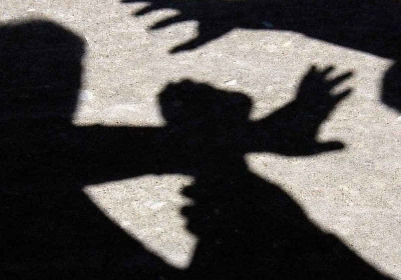 Un tânăr de 18 ani din Vişeu de Sus este acuzat de lovirea a trei persoane aflate într-o discotecă din oraş