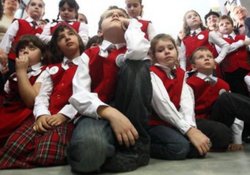 Maramureşenii doresc introducerea uniformei şcolare obligatorii şi paza unităţilor de învăţământ Maramureşenii doresc introducerea uniformei şcolare obligatorii şi paza unităţilor de învăţământ