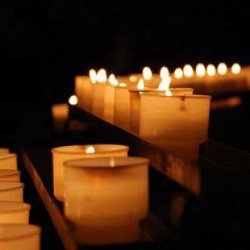 1 Noiembrie, Ziua Morţilor, un moment de reculegere, dar şi o datorie creştină 1 Noiembrie, Ziua Morţilor, un moment de reculegere, dar şi o datorie creştină