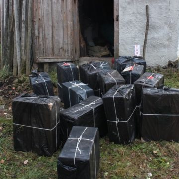 27 baxuri cu ţigări confiscate in urma unei perchezitii domiciliare in Maramureş 27 baxuri cu ţigări confiscate in urma unei perchezitii domiciliare in Maramureş