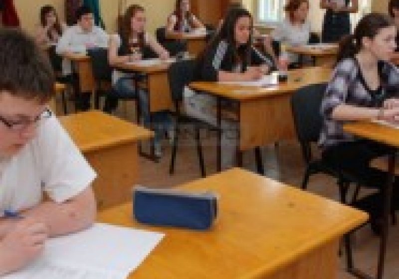 Emoţii şi pregătiri intense în rândul elevilor: a început perioada tezelor Emoţii şi pregătiri intense în rândul elevilor: a început perioada tezelor