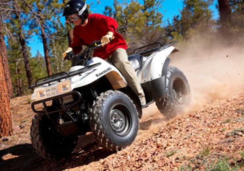 Accidentat de un ATV condus de o persoana necunoscuta în spatele unui bar din Coştiui