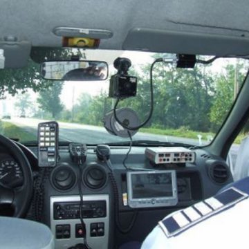 Acţiuni de supraveghere a traficului rutier soldată cu mai multe contravenţii şi trei infracţiuni