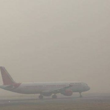 Aeroporturile din Londra, blocate de ceaţă. Sute de zboruri au fost anulate Aeroporturile din Londra, blocate de ceaţă. Sute de zboruri au fost anulate