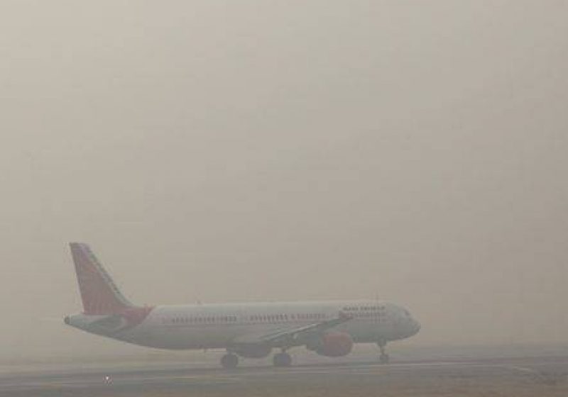 Aeroporturile din Londra, blocate de ceaţă. Sute de zboruri au fost anulate Aeroporturile din Londra, blocate de ceaţă. Sute de zboruri au fost anulate