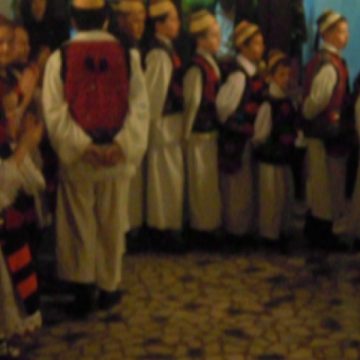 SIGHET: Ansamblul Mugurelul a întreţinut voia bună la Balul Părinţilor de la Şcolala "George Coşbuc"