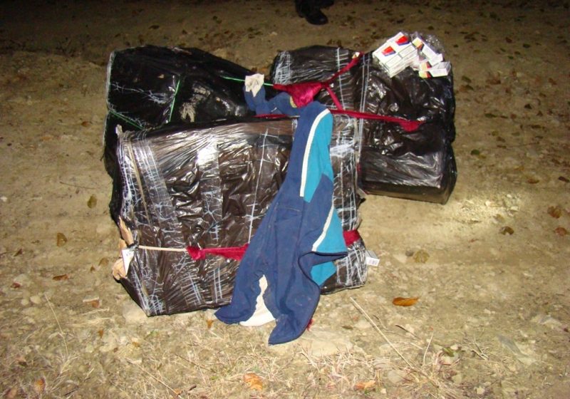 SIGHET: Țigări de contrabandă depistate la frontiera verde de poliţiştii sigheteni SIGHET: Țigări de contrabandă depistate la frontiera verde de poliţiştii sigheteni