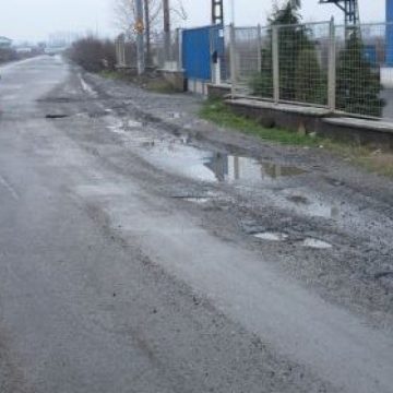 Carosabilul sectoarelor de drumuri naţionale din judeţ este uscat şi curat, excepţie fâcând un tronson al DN 18, în Pasul Gutâi