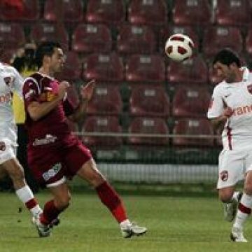 Fotbal – Liga I: CFR Cluj – Dinamo 2-3