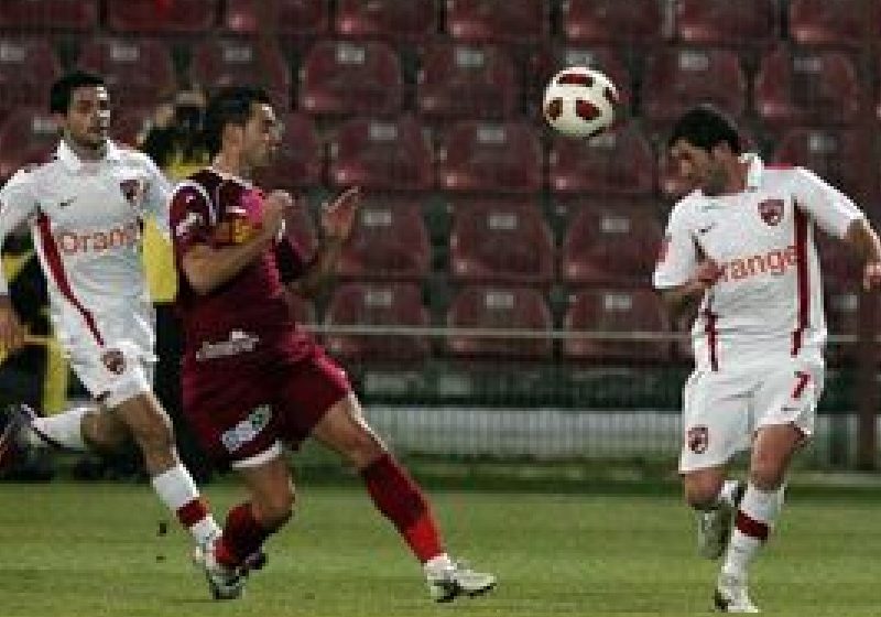 Fotbal – Liga I: CFR Cluj – Dinamo 2-3