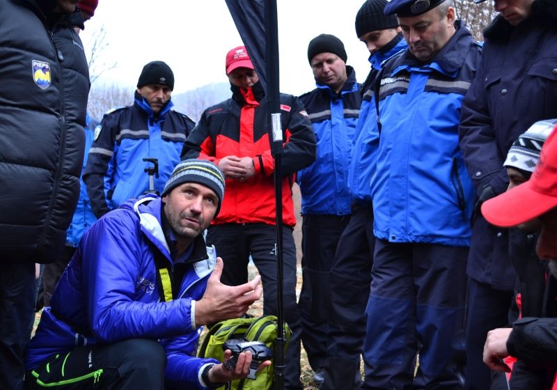 Baia Mare: Jandarmii salvamontişti au participat la cursuri de perfecţionare pentru salvarea persoanelor surprinse de avalanşă