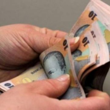 Deputaţii au decis îngheţarea pensiilor şi salariilor în anul 2012