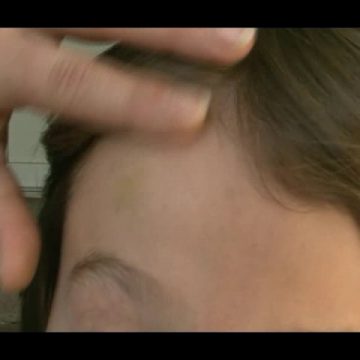 Seini: Un elev de 11 ani a fost lovit de profesorul de matematică cu o mătură