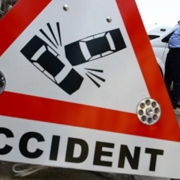 Femeie lovită de maşină pe o trecere de pietoni din Baia Mare