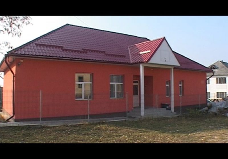 Maramureş: Primarul din Cerneşti este acuzat de furt. Primăria a investit miliarde de lei într-o grădiniţă şi un trotuar iar lucrările finale nu merită nici jumătate din banii de pe hârtii Maramureş: Primarul din Cerneşti este acuzat de furt. Primăria a investit miliarde de lei într-o grădiniţă şi un trotuar iar lucrările finale nu merită nici jumătate din banii de pe hârtii