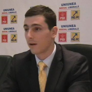 Baia Mare: Tineretul liberal îmbracă hainele lui Moş Crăciun şi lansează campania "Moş Crăciun e pentru toţi" Baia Mare: Tineretul liberal îmbracă hainele lui Moş Crăciun şi lansează campania "Moş Crăciun e pentru toţi"
