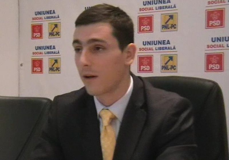 Baia Mare: Tineretul liberal îmbracă hainele lui Moş Crăciun şi lansează campania "Moş Crăciun e pentru toţi" Baia Mare: Tineretul liberal îmbracă hainele lui Moş Crăciun şi lansează campania "Moş Crăciun e pentru toţi"