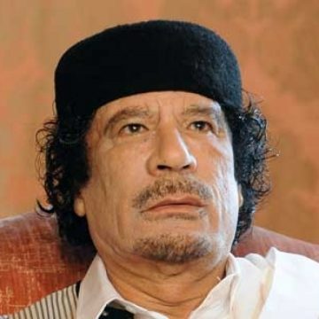 Muammar Kadhafi, nevoit să caute mâncare în gunoaie în ultimele zile din viaţă Muammar Kadhafi, nevoit să caute mâncare în gunoaie în ultimele zile din viaţă