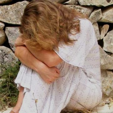 Maramureş: O femeie a fost constrânsă să se prostitueze după ce copiii ei au fost înfometaţi şi supuşi mai multor suferinţe fizice Maramureş: O femeie a fost constrânsă să se prostitueze după ce copiii ei au fost înfometaţi şi supuşi mai multor suferinţe fizice