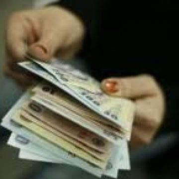 Păgubit de 500 de euro în faţa Casei de Cultură din Cavnic