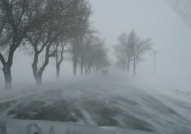 Maramureş: Gheaţă şi polei pe DJ 184, DJ 185 şi DJ 109F. Vizibilitate redusă sub 100 de metri în Pasul Prislop