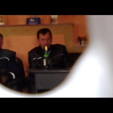 Baia Mare: Inspectoratul de Poliţie a deschis o anchetă în cazul celor trei poliţişti surprinşi la băută într-un bar din Berinţa