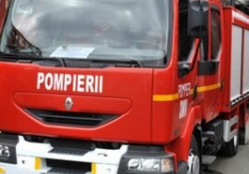 Pompierii militari au continuat să distribuie apă menajeră populaţiei afectate de secetă din Maramureş Pompierii militari au continuat să distribuie apă menajeră populaţiei afectate de secetă din Maramureş