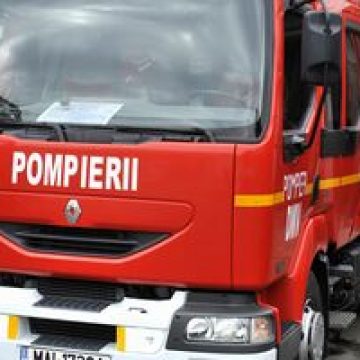 Pompierii militari continuă distribuţia de apă menajeră în localităţile maramureşene afectate de secetă